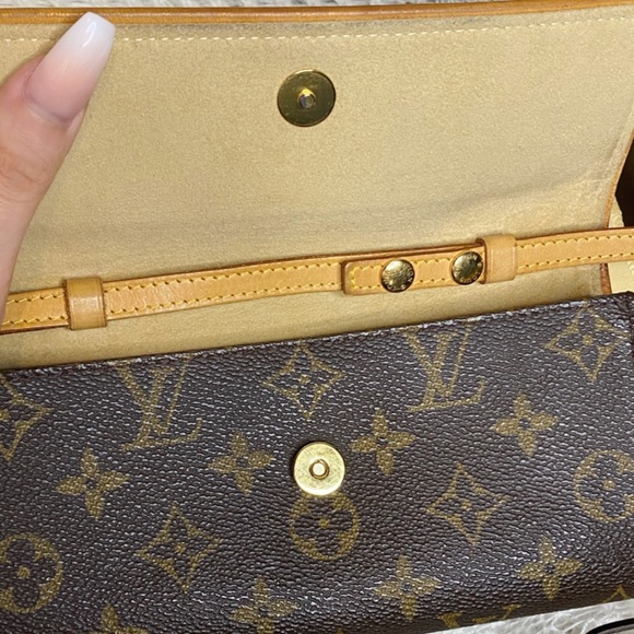9️⃣0️⃣0️⃣ Authentic Louis Vuitton Pochette Twin - Picture 10 of 14